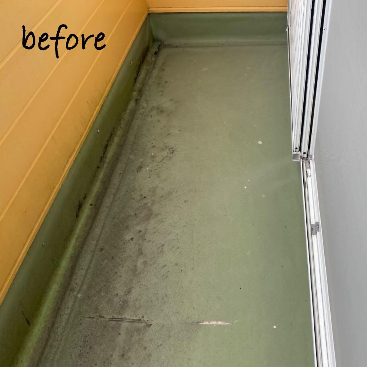 ベランダの既存塩ビシート防水の撤去をして